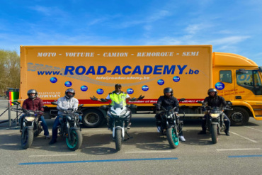 De lente is hier: maak je klaar om motor te rijden! De lente is hier: maak je klaar om motor te rijden!