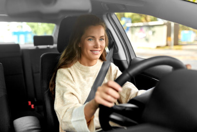 Les jeunes conducteurs ont parfois des comportemens dangeureux sur la route à cause, notamment, de leur inexpérience.