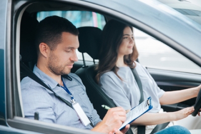 Kies je rijinstructeur om te slagen voor je B-rijexamen.